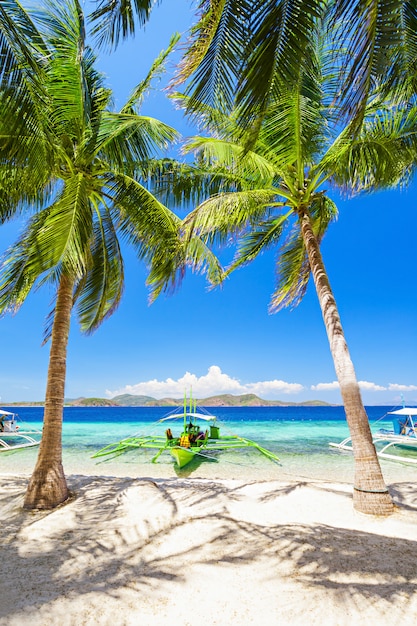 Photo boat on beach