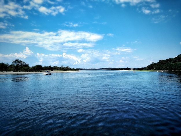 Лодка в спокойном море