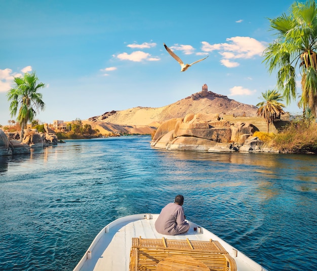 Photo boat driving on nile