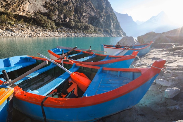 Photo boat on lake paron