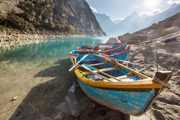 Photo boat on lake paron