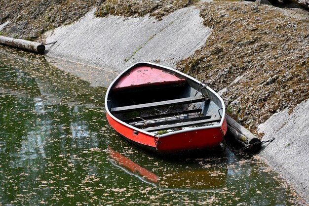 Photo boat in lake