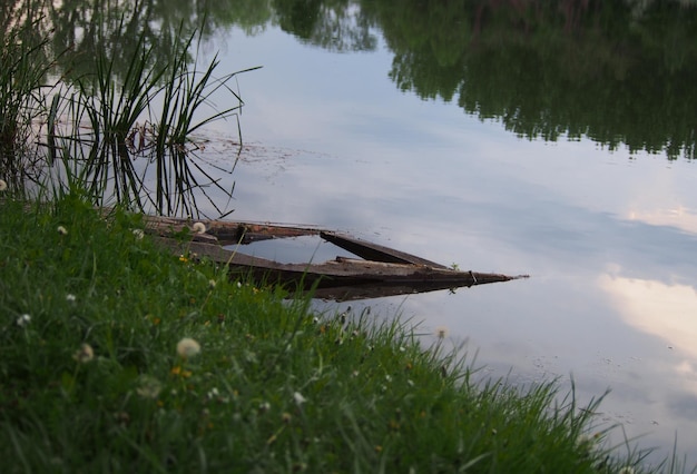 Photo boat in lake