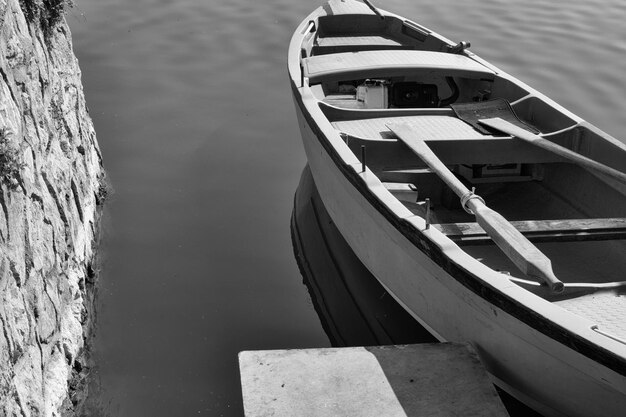 Foto barca in acqua