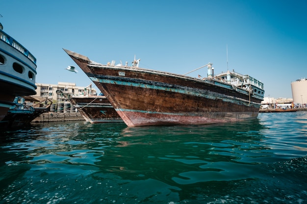 Imbarcazioni abra traghetti attività di crociera sul bay creek.