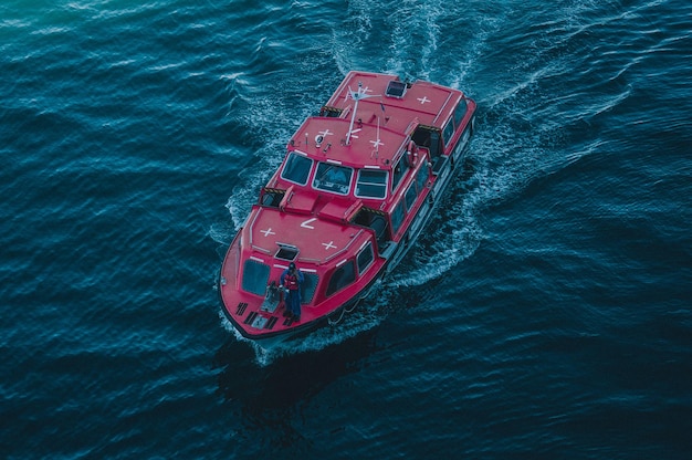 Фото Лодки в спокойном голубом море