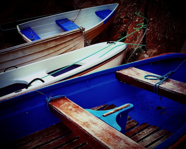 Photo boats moored outdoors