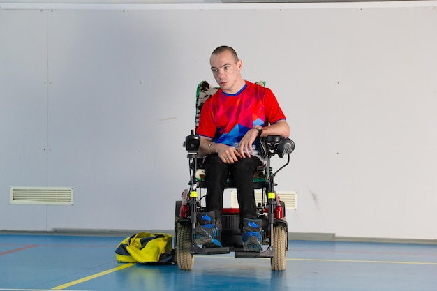 Photo boccia a disabled sportsman sitting in a wheelchair