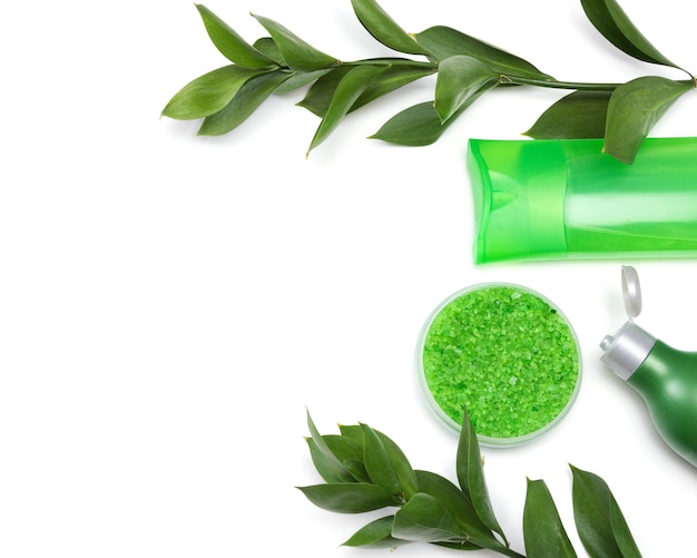 ボディケア製品白地に新緑の植物天然化粧品コピースペース