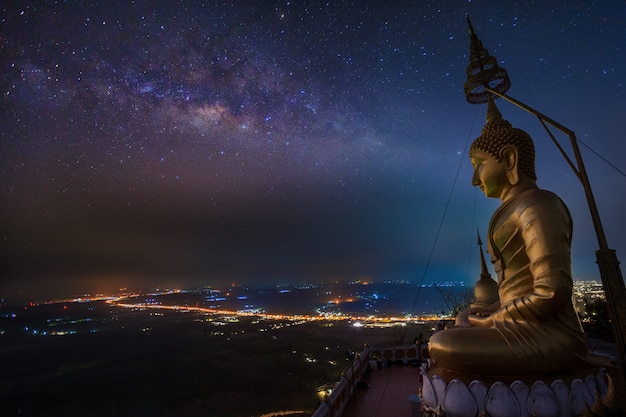 Boeddha in Wat Tham Seua in het zuiden van Thailand