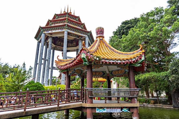 Boeddhistische pagode in kek lok si-tempel, george town, penang, maleisië