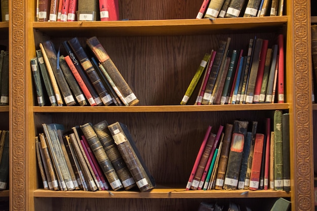 Boekenplank met Turkse Ottomaanse handschriftboeken