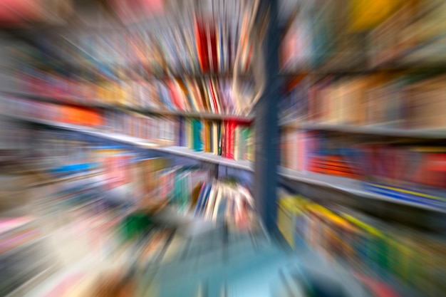 Foto boekenplanken - vage achtergrond.