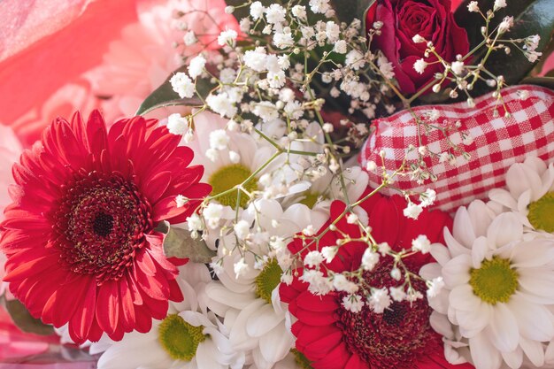 boeket met rode bloemen close-up