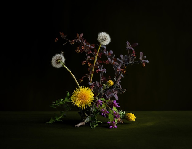 Boeket paardebloemen met gele bloemen Taraxacum