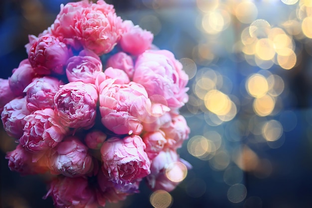 Foto boeket roze pioenrozen, lentecadeau, romantische delicate bloemenachtergrond, zomerlook