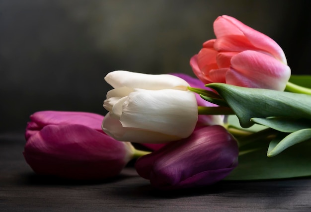 Foto boeket tulpen op tafel