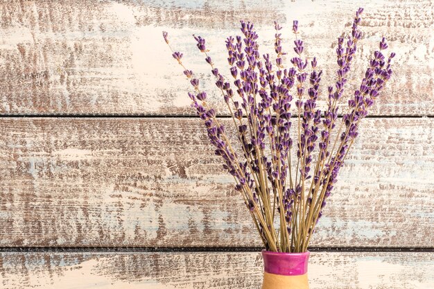 Boeket van lavendel in een vaas