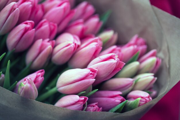 Boeket van mooie roze tulpen. amsterdam