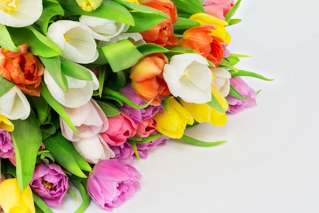 Boeket van witte tulpen bloemen moeders dag viering verjaardag