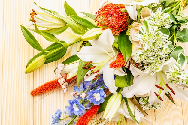 Boeket van zomer feestelijke bloemen