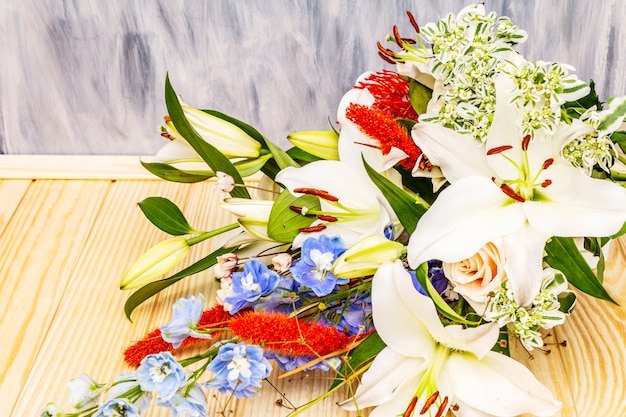 Boeket van zomer feestelijke bloemen