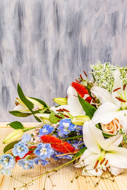 Boeket van zomer feestelijke bloemen