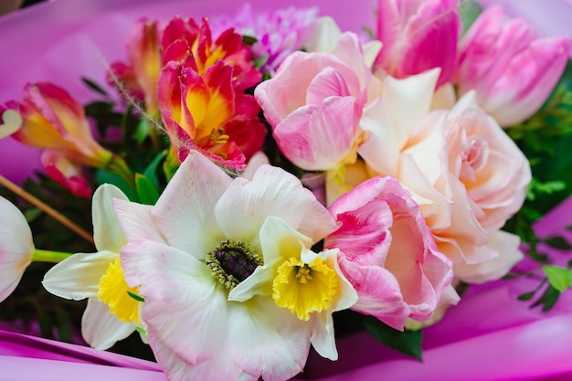 Boeketten van delicaat paars roze en wit verschillende kleuren van boven gezien verkoop van bloemen en boeketten bloemisterij en het maken van boeketten internationale women39s day mother39s day valentine39s day