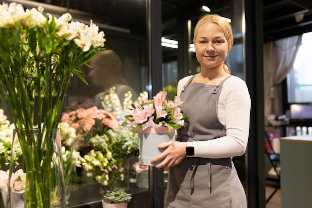 Boekhouding door een klein bedrijf een individuele ondernemer op het gebied van de verkoop van verse bloemen en