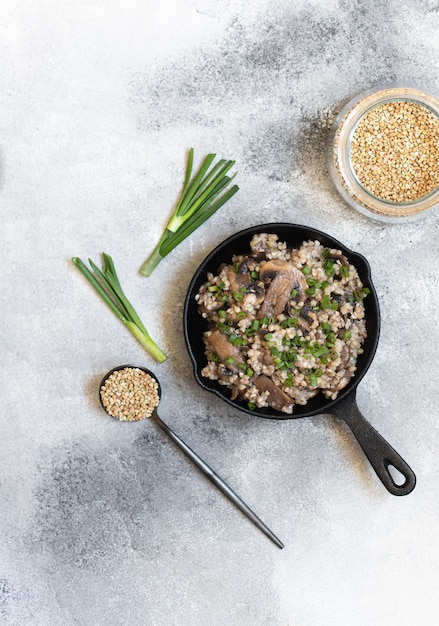 Boekweit met champignons en groene uien