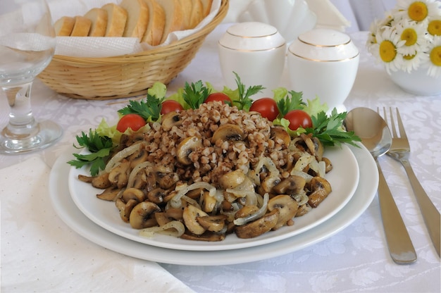 Boekweitpap met champignons en uien