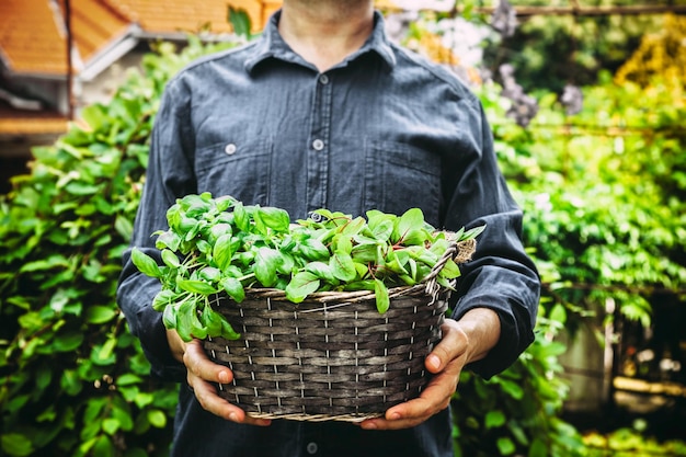 Boer met planten