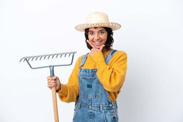 Boer vrouw geïsoleerd op een witte achtergrond gelukkig en lachend