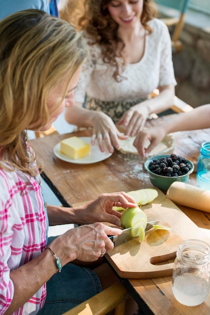 Boerderij op het platteland in de staat New York Vier generaties vrouwen in een familie die koekjes bakken en