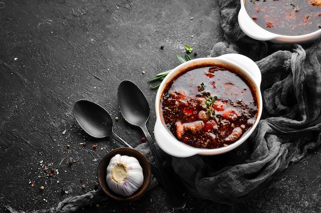 Photo bograch vegetable soup with meat and hot chili peppers hungarian traditional food top view free space for your text