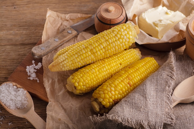 Boiled corn on cobs