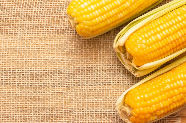 Boiled corn on a straw table