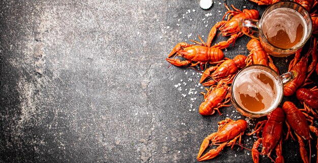 Photo boiled crayfish with a glass of beer