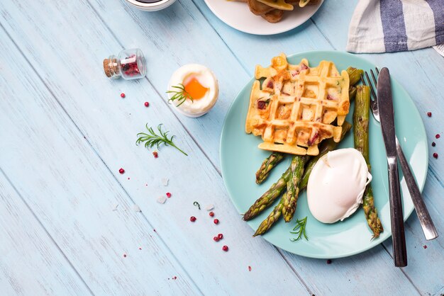 Boiled egg and asparagus