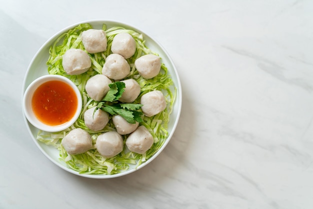 Boiled Fish Balls with Spicy Dipping Sauce