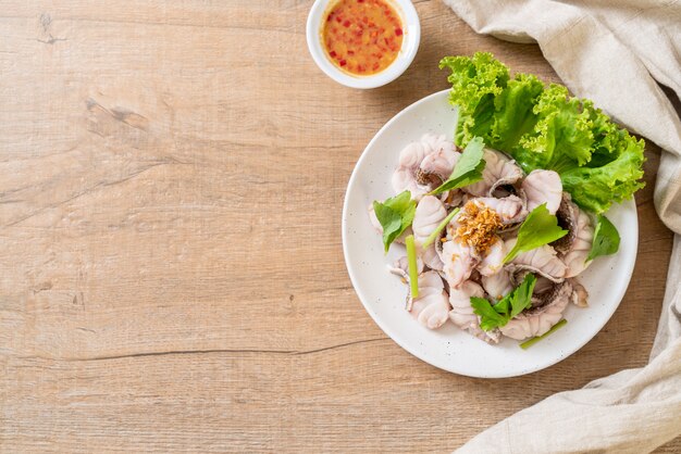 ゆで魚のソースと野菜のディップ