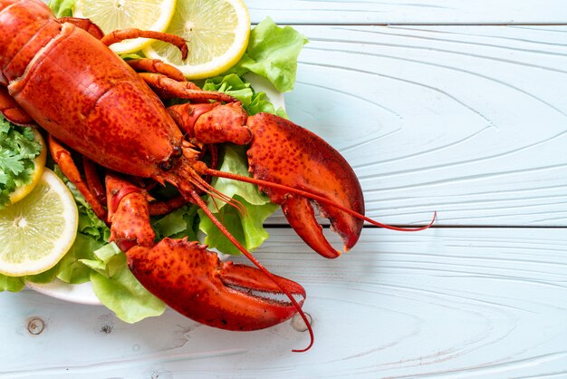 Boiled lobster with vegetable and lemons