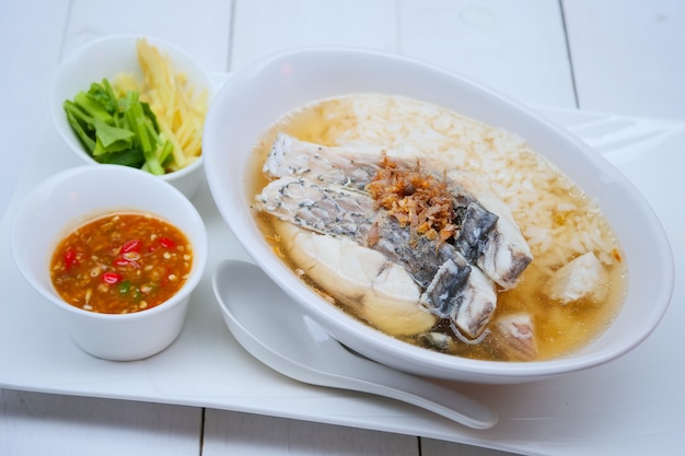Photo boiled rice soup with sea bass