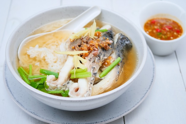 Photo boiled rice soup with sea bass