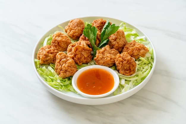 Boiled Shrimp Balls with Spicy Dipping Sauce