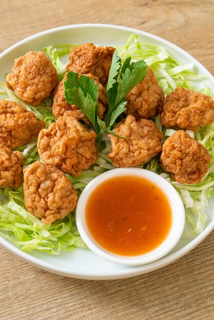 Boiled Shrimp Balls with Spicy Dipping Sauce