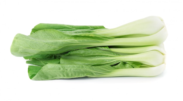 Bok choy groente op wit wordt geïsoleerd dat.