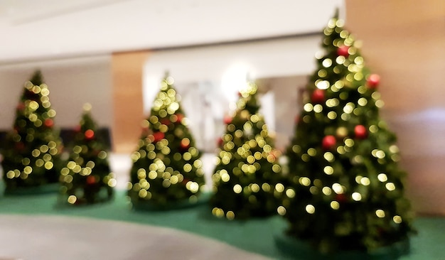 Foto albero di natale di bokeh in vacanza