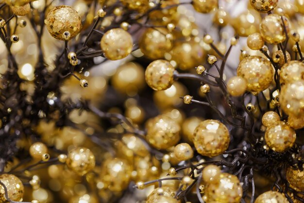 写真 バックグラウンドのブランチボール花束明るい木クリスマスツリーのおもちゃ新年のプレゼントクリスマスマクロクリスマス・ツリー輝く金色のバブルまたはボールクリスマス装飾品とライトカード