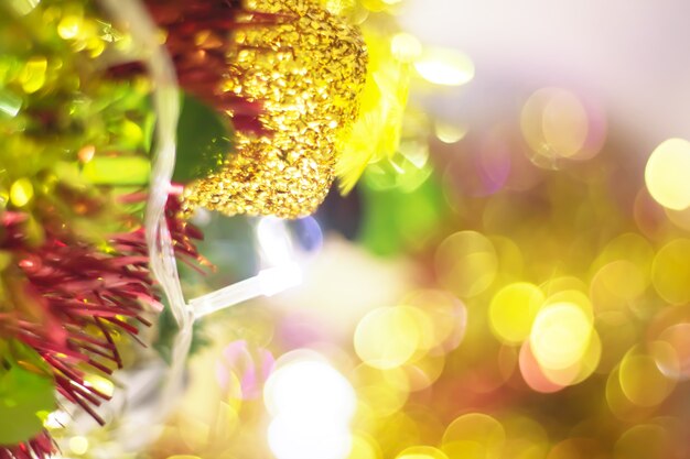 写真 背景抽象のためのライトとクリスマスツリーのbokeh。